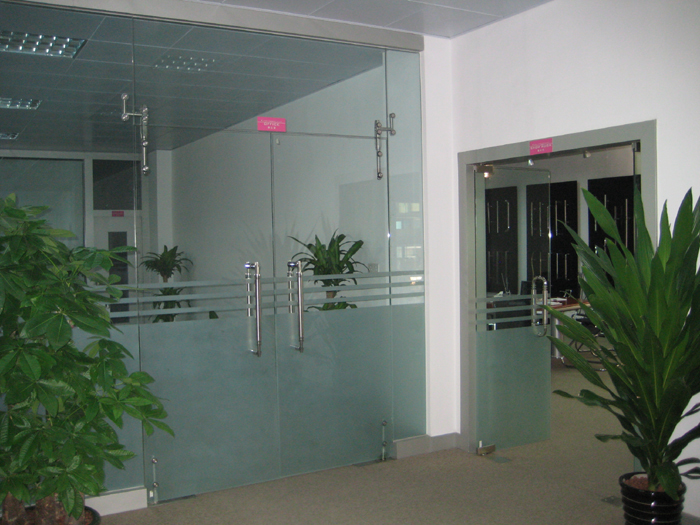 Cửa kính thủy lực 2 cánh