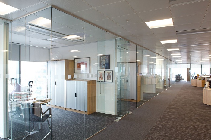 Lắp đặt vách ngăn kính cường lực tại Thanh Xuân