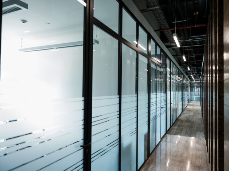 Vách kính cường lực mặt dựng