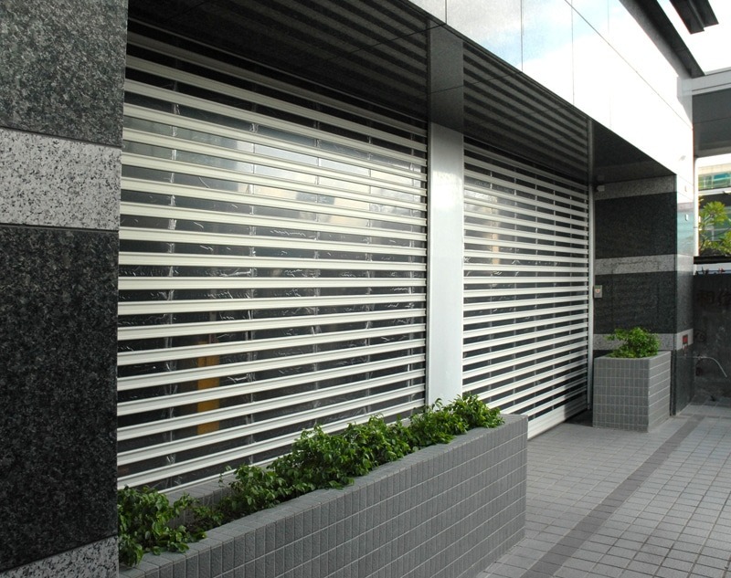 cửa cuốn trong công trình thương mại