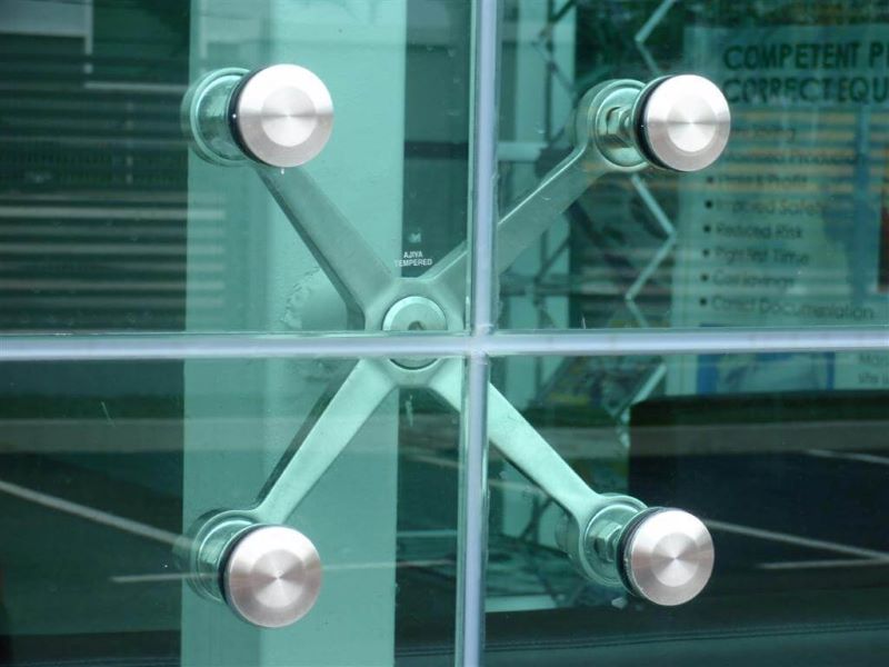  lắp đặt vách kính mặt dựng