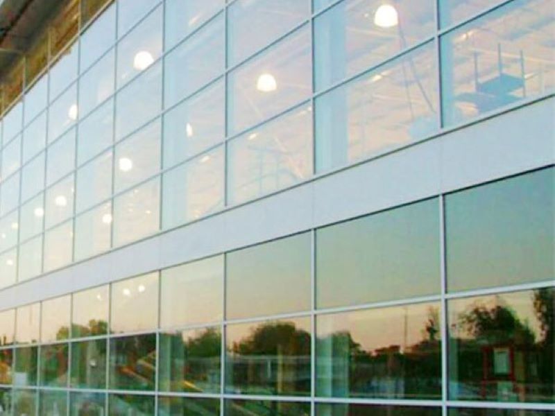 Ưu Điểm Của Vách Nhôm Kính Thông Tầng